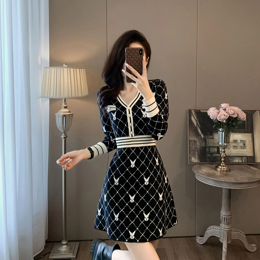 欧洲站2024秋冬新款法式小香风气质毛衣裙子女收腰内搭针织连衣裙