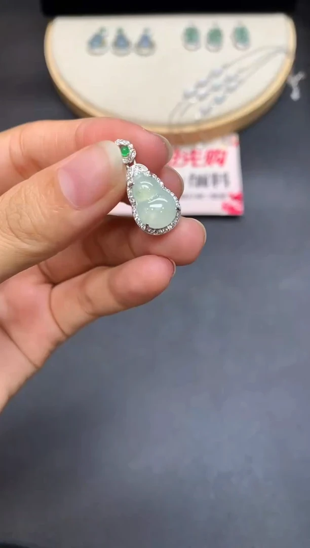 【闪购商品】翡翠吊坠(不含链)银S925镶嵌葫芦【多样性发其一】
