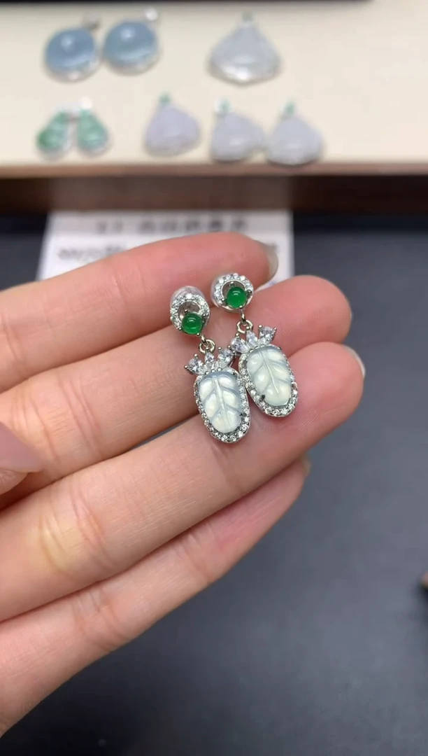 【闪购商品】翡翠耳饰银S925镶嵌叶子【无服务费】【多样性发其一】