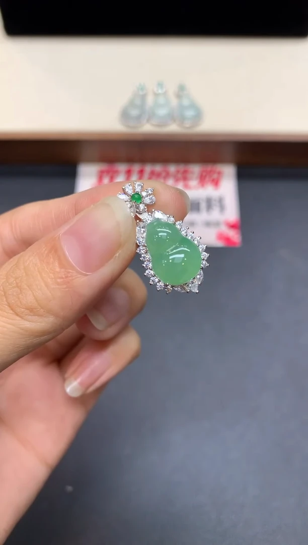 【闪购商品】翡翠吊坠(不含链)银S925镶嵌葫芦【无服务费】