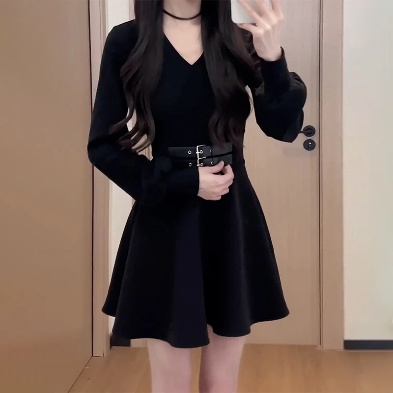 ZJ6911高级感黑色v领连衣裙女装秋冬季气质内搭打底短裙收腰显瘦