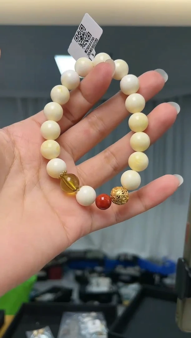【闪购商品】蜜蜡裸石未镶嵌............