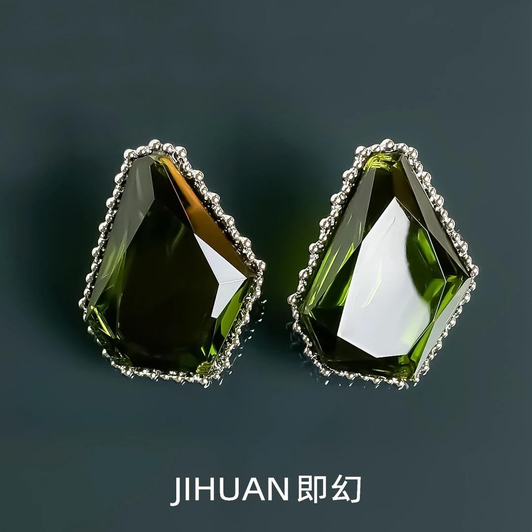 铜合金耳饰 ♦绿魔方 设计师款轻奢耳环 绿色百搭小众耳钉 B-7242