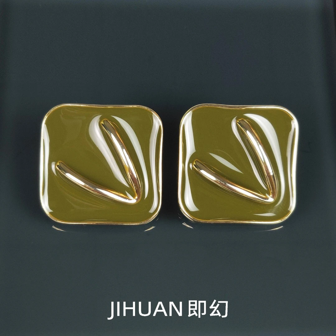 即幻 铜合金耳饰 ♦幸运V字-橄榄绿  法式时尚轻奢耳环 DM-6272
