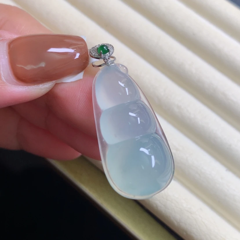 【闪购商品】翡翠颈饰18K金镶嵌福豆