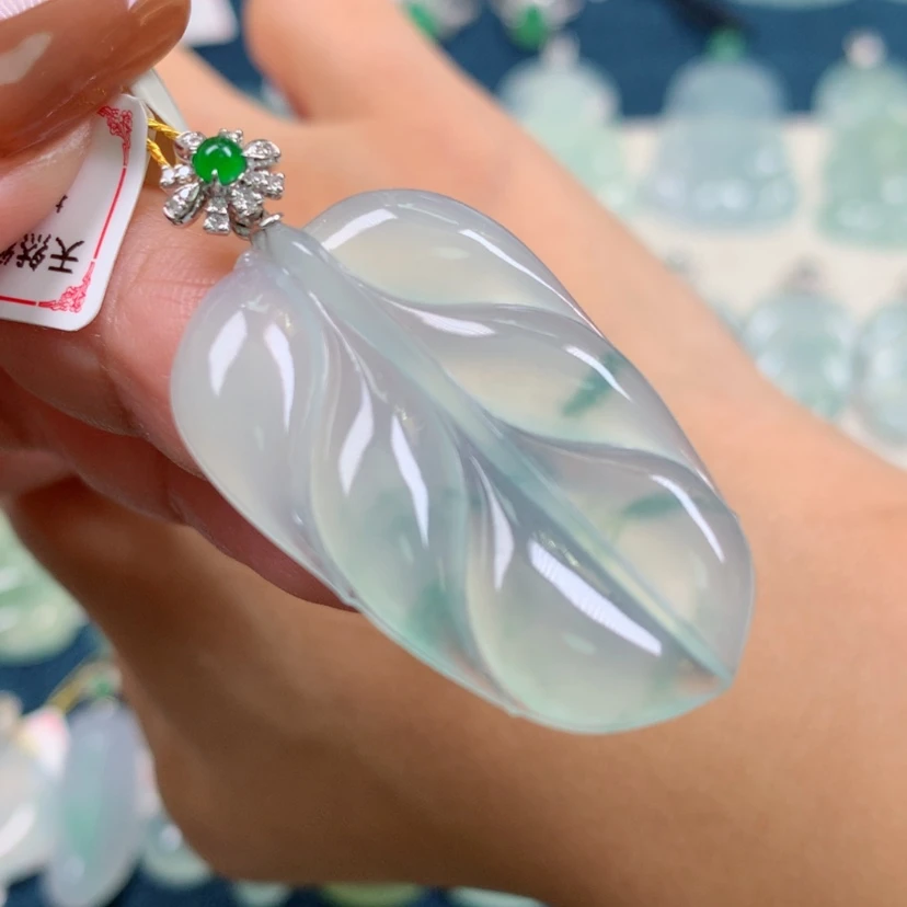 【闪购商品】翡翠颈饰18K金镶嵌叶子