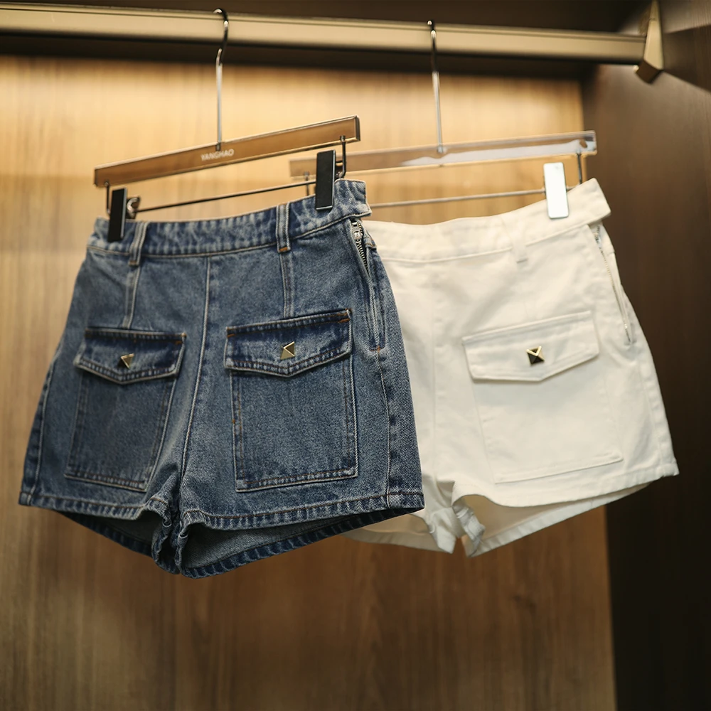 蓝白色V家两口袋牛仔短裤