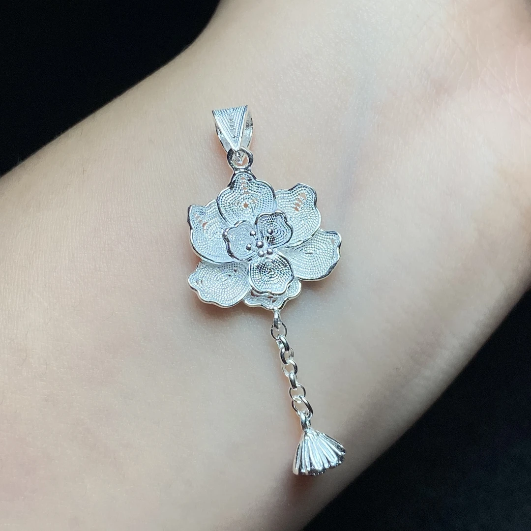 足银银制品 【小北珠宝】足银花朵吊坠18-7H90X39【带皮绳】