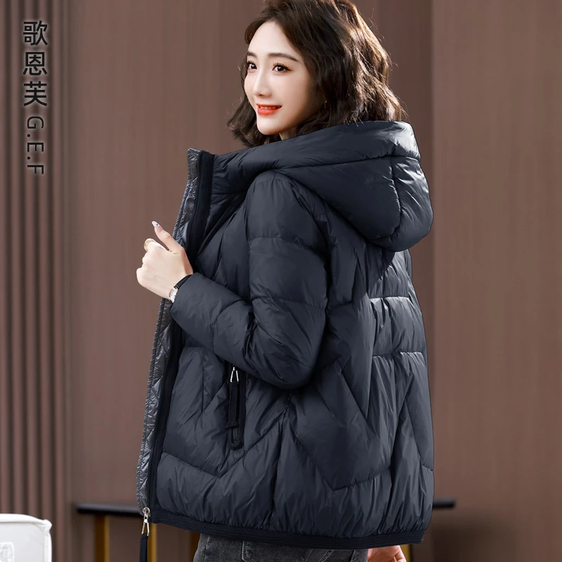 2025本命年羽绒服女款轻薄短款宽松大码白鸭绒妈妈冬季连帽外套