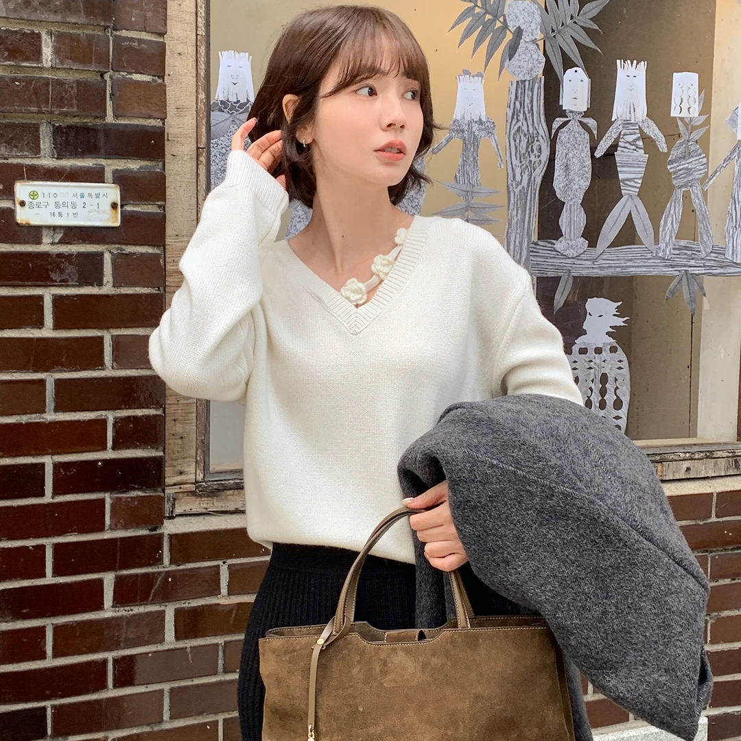 [现货]【佩花女郎】FS411S078 V领花朵毛衣