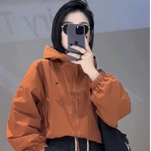 2025春秋新款连帽拉链小个子下摆抽绳休闲长袖冲锋衣夹克短外套女