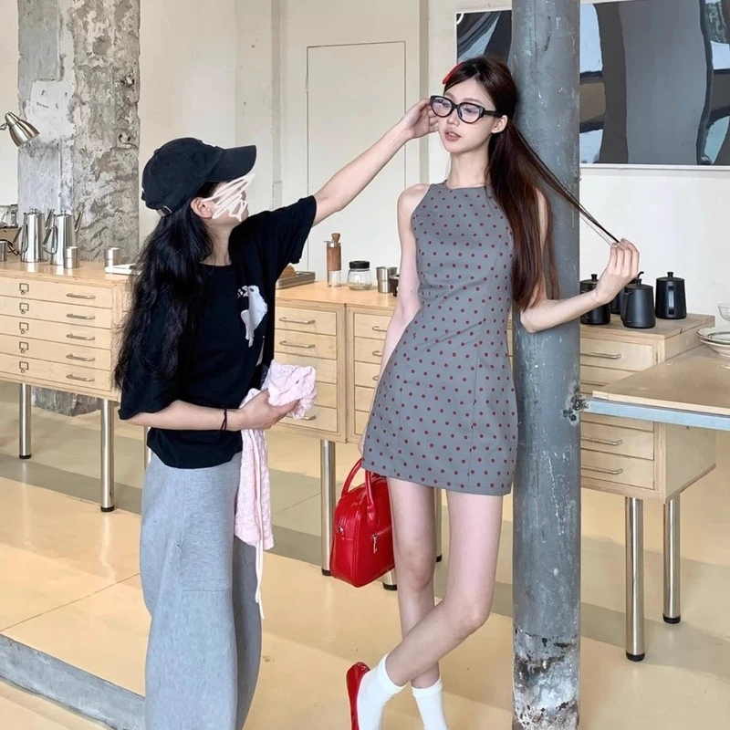 复古灰色个性波点连衣裙春夏季女设计感收腰背心裙无袖短款裙子
