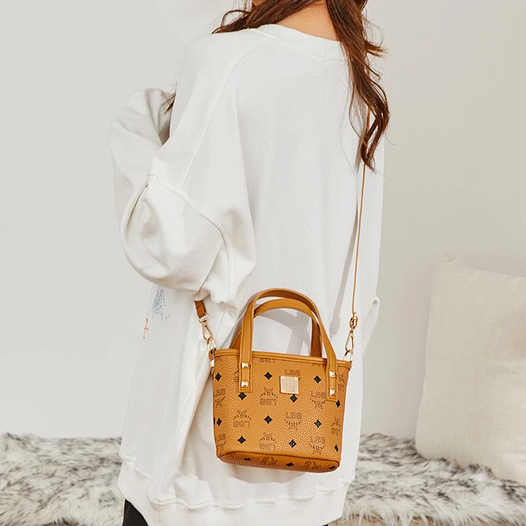 包包女时尚小斜挎包单肩包女经典印花水桶包潮流小包包小众休闲包