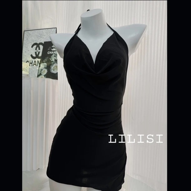 莉莉丝 链条小黑裙 no退no换修身短款挂脖露背辣妹穿搭 层次感
