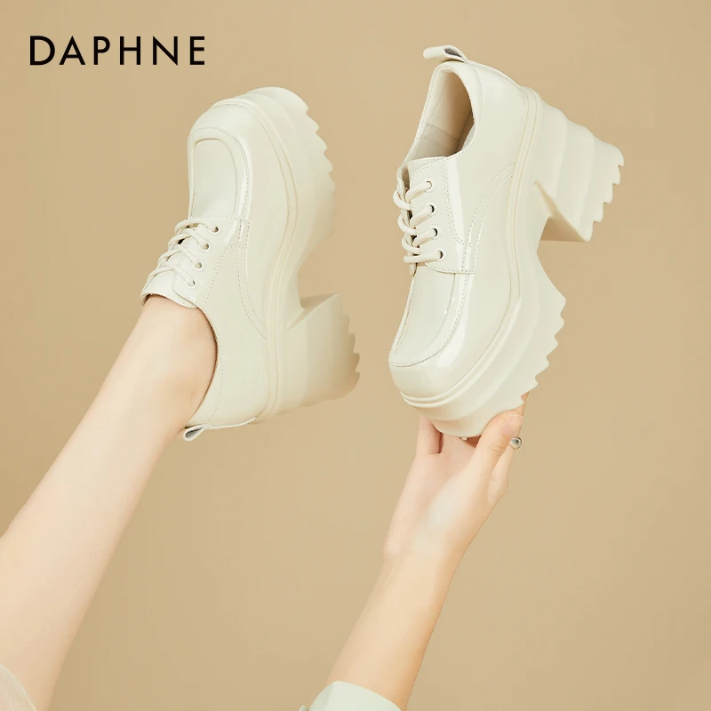 达芙妮粗跟高跟单鞋女小个子9厘米增高春季款法式厚底白色乐福鞋