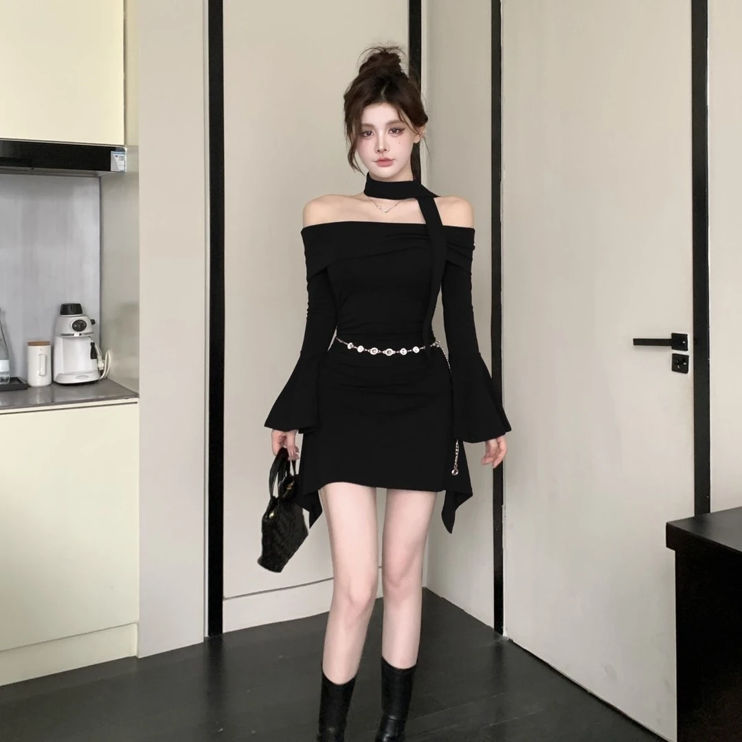 2025秋冬法式复古黑色喇叭袖连衣裙女秋季设计感一字肩飘带短裙
