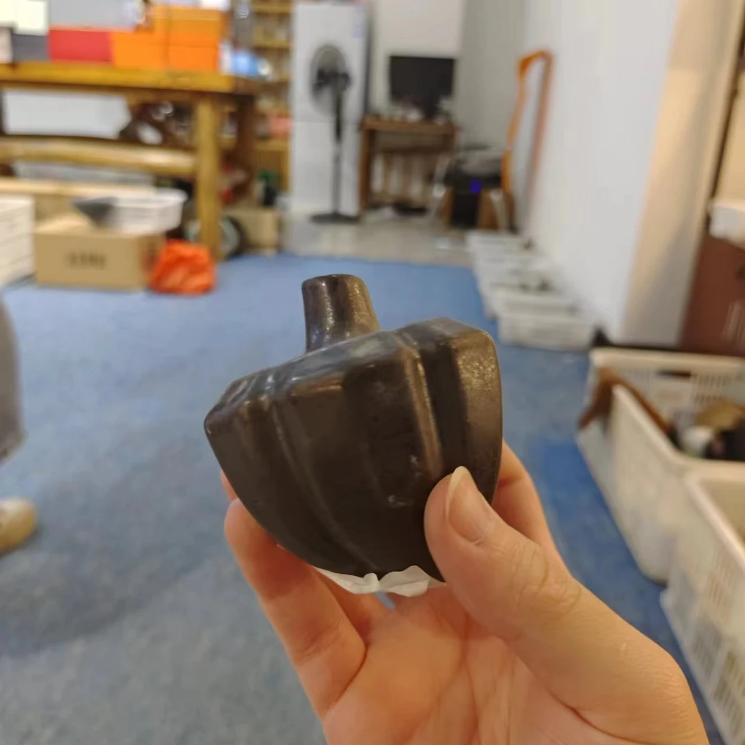 友名陶瓷  黑色斜口陶瓷小花插-6286