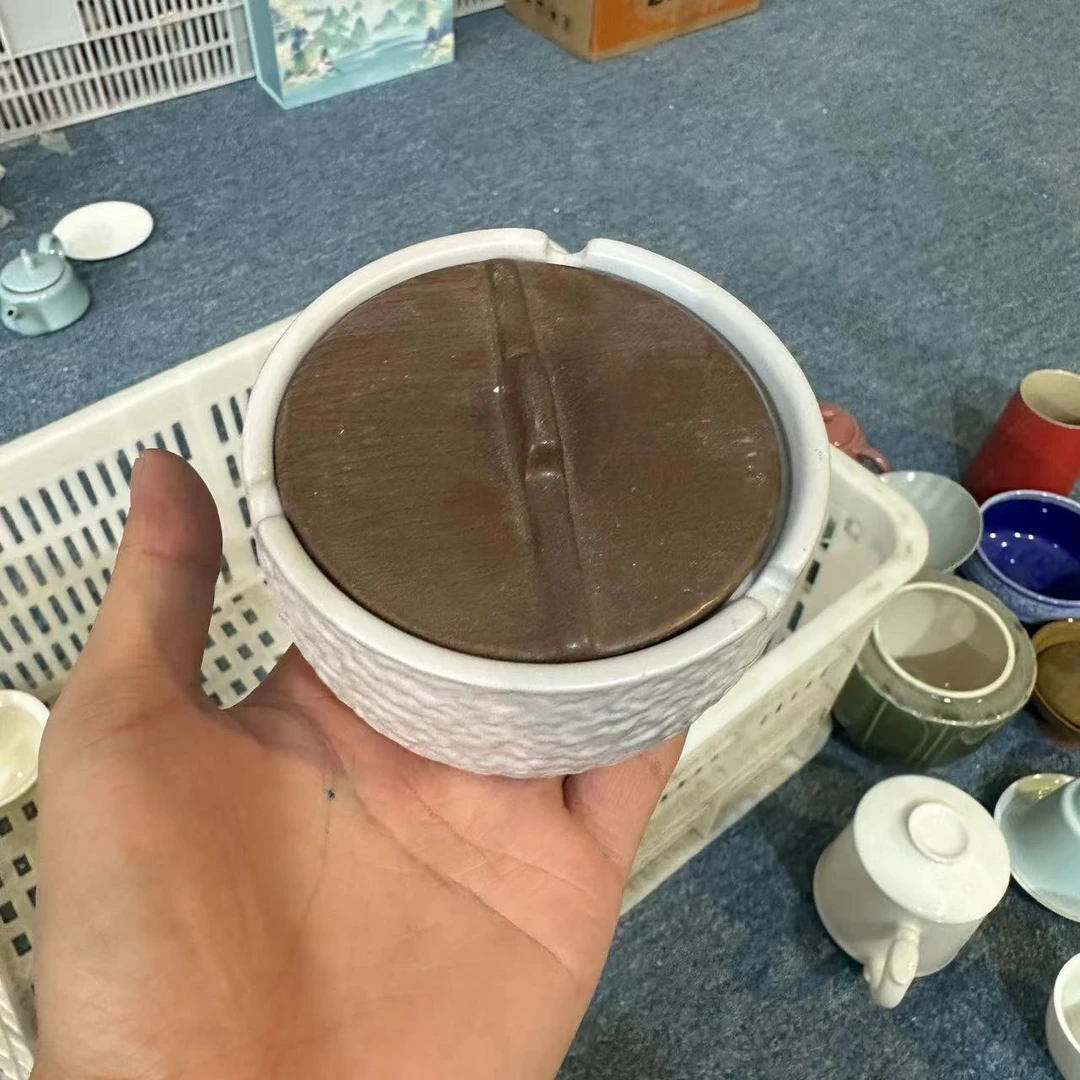 白色陶瓷烟灰缸-131