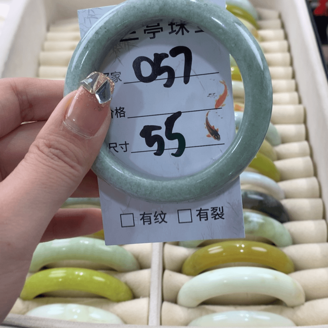 【闪购商品】蛇纹石玉手镯未镶嵌