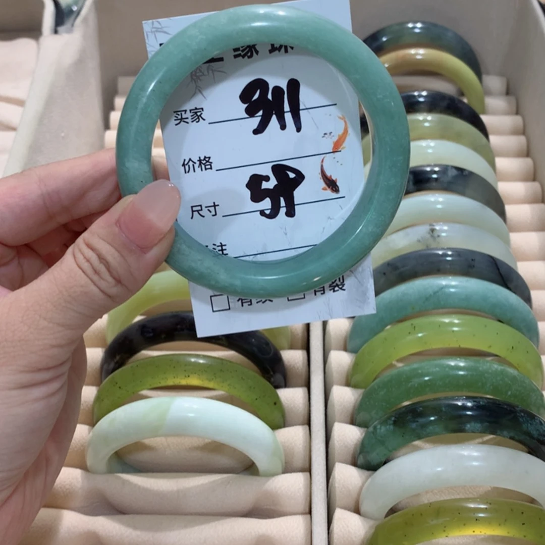 【闪购商品】蛇纹石玉手镯未镶嵌