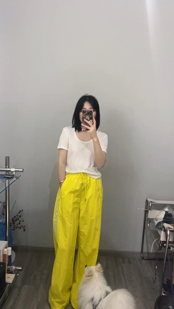 夏季白色轻薄短袖