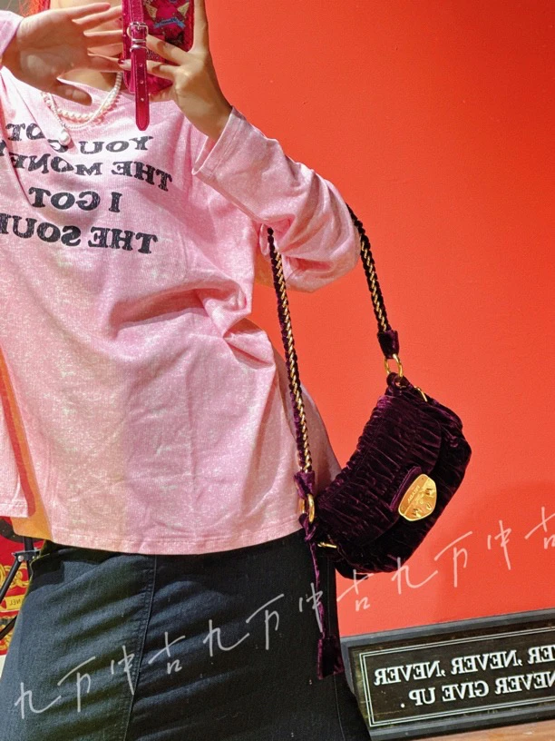 95新 Prada/普拉达 九万中古/送中检/prada丝绒猪鼻子单肩包