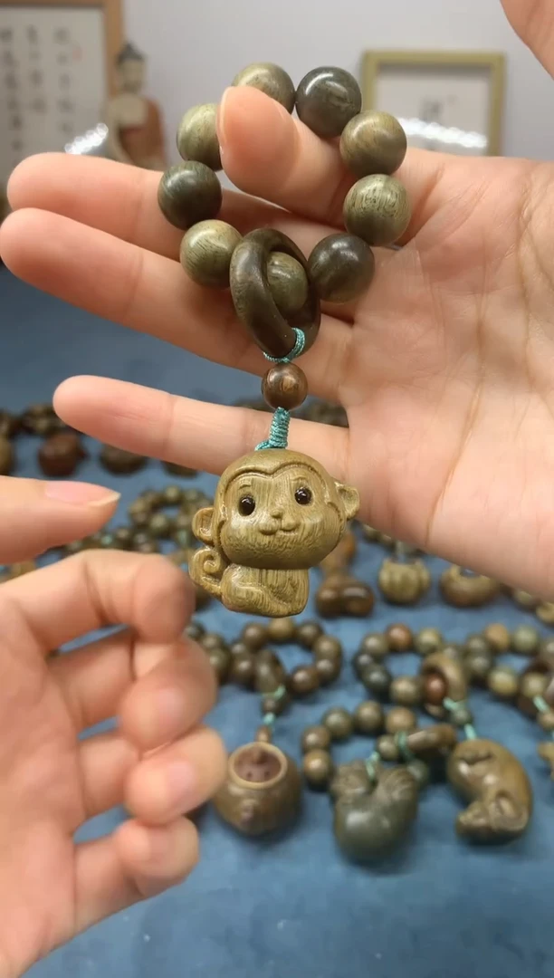 【闪购商品】维腊木（绿檀）把件 小猴子 盘玩件