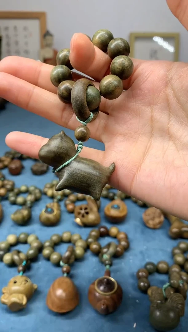 【闪购商品】维腊木（绿檀）小旺财 盘玩件