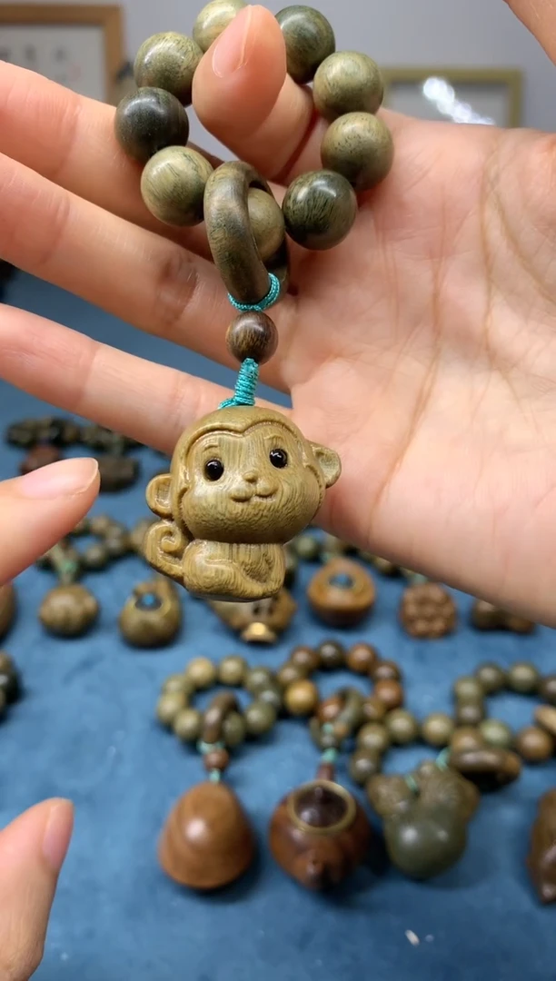 【闪购商品】维腊木（绿檀）小猴子 盘玩件