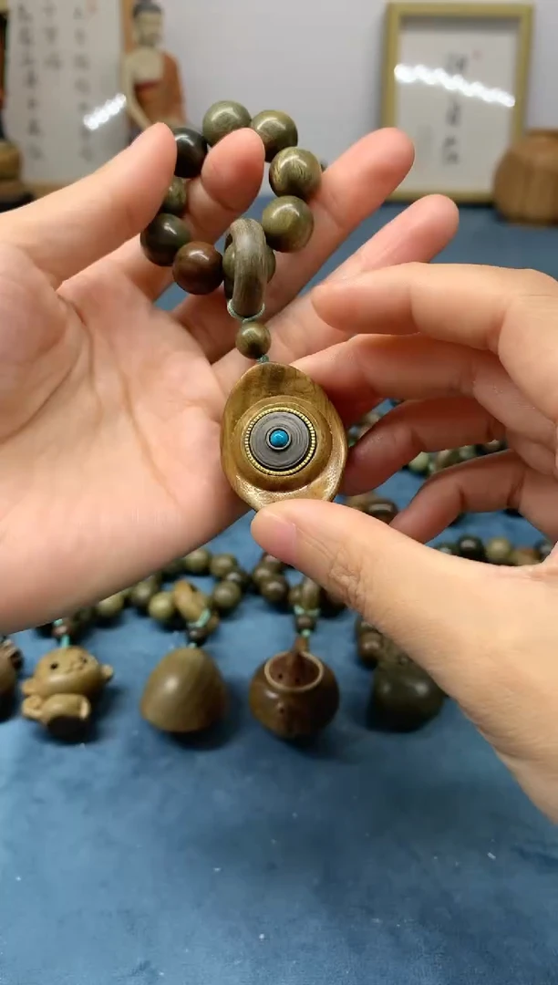 【闪购商品】维腊木（绿檀）把件元宝转转 盘玩件