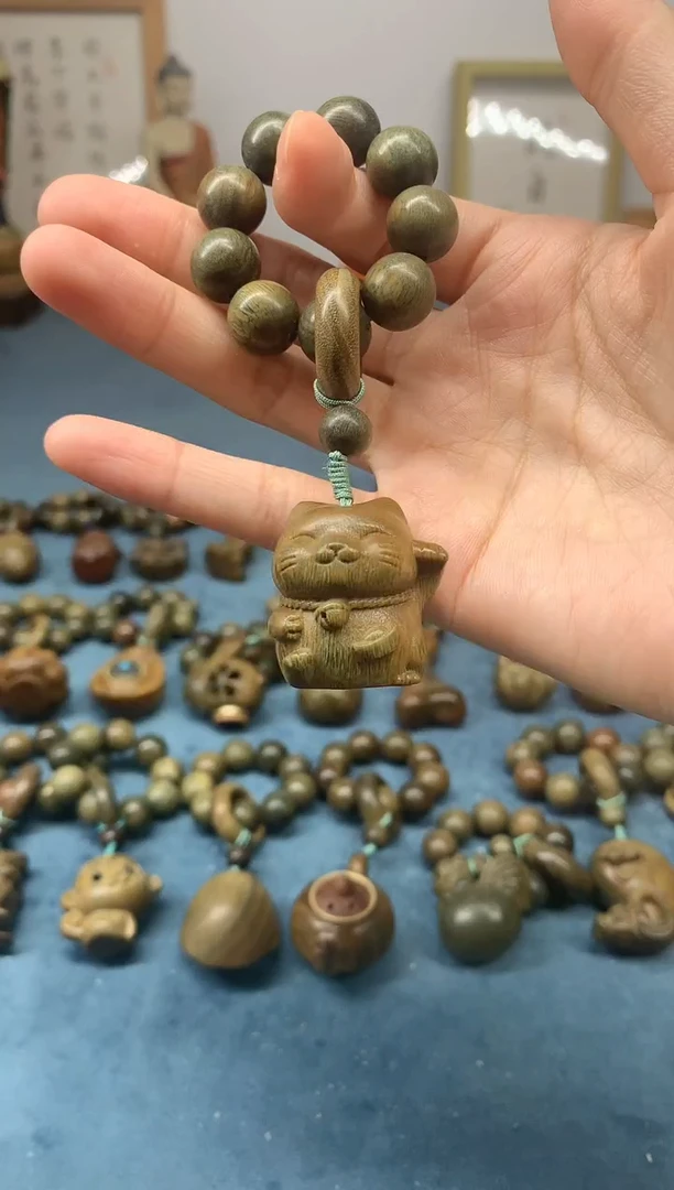 【闪购商品】维腊木（绿檀）把件招财猫 盘玩件