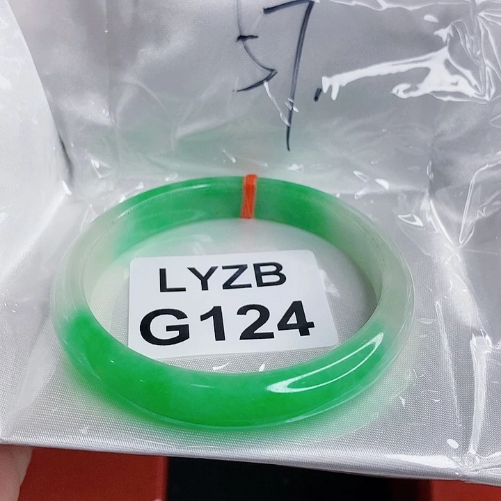 翡翠手镯未镶嵌芷*