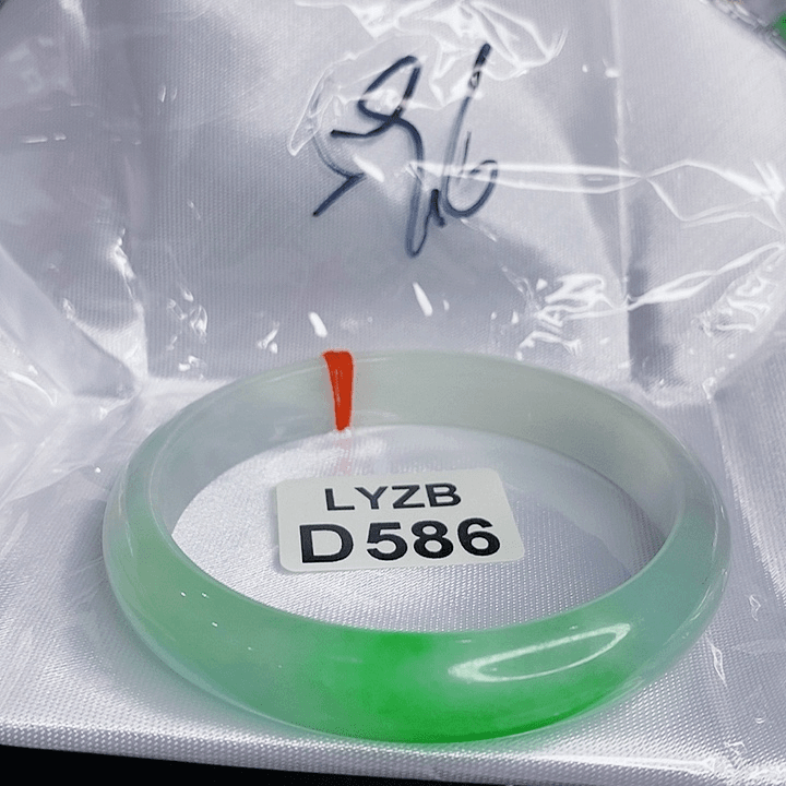 翡翠手镯未镶嵌云*儿