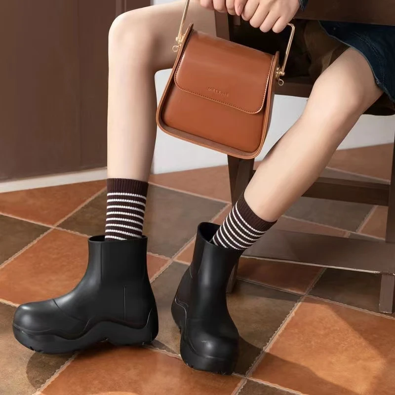 时尚防滑外穿雨靴女百搭潮流增高短筒切尔西圆头真皮垫脚大头鞋