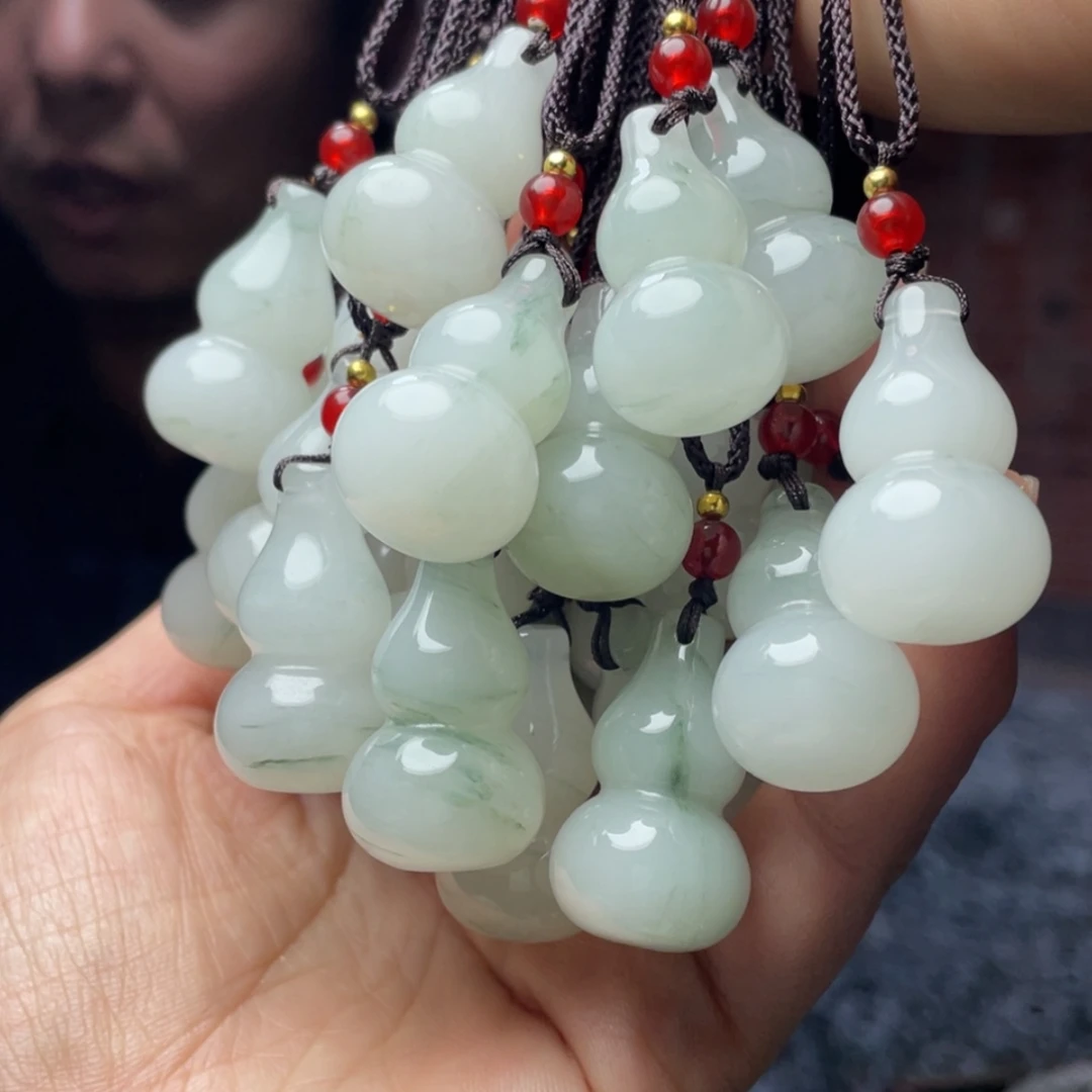 【闪购商品】石英质玉颈饰未镶嵌冰翠葫芦