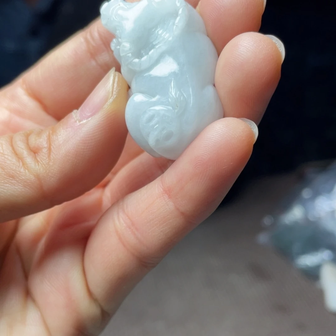 【闪购商品】翡翠颈饰未镶嵌牛