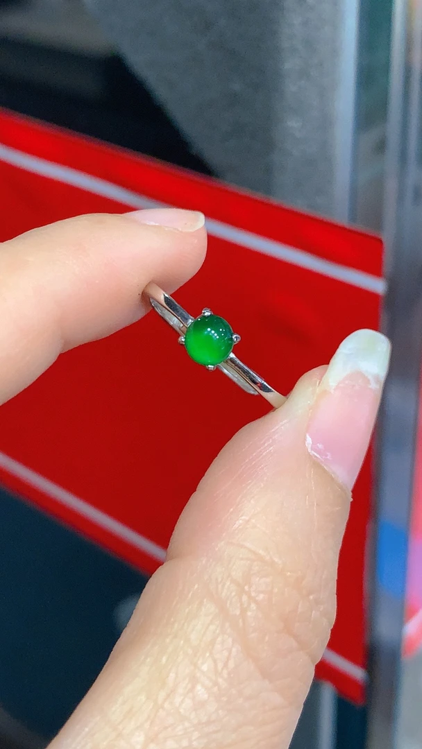 银镶高冰帝王绿满绿蛋面戒指