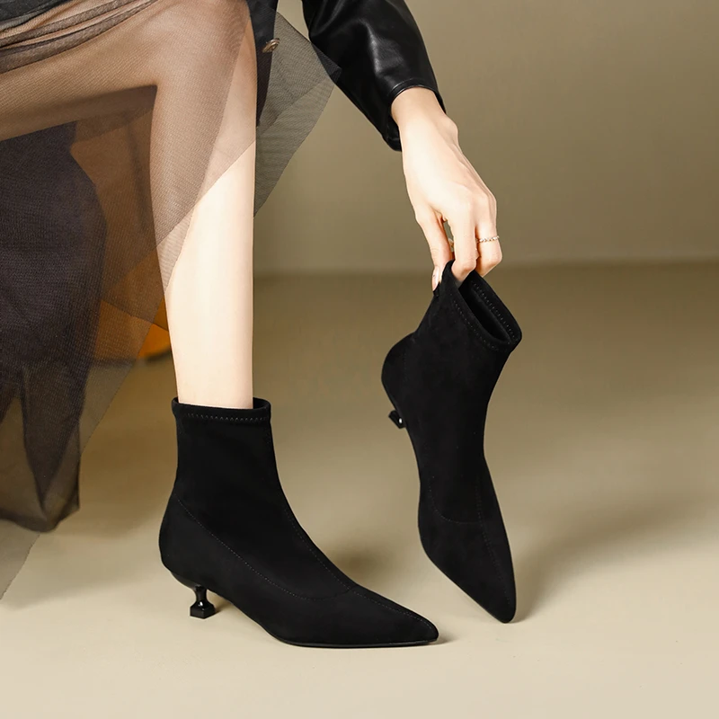 3厘米不累脚黑色绒面小短靴女细跟秋冬尖头弹力瘦瘦靴加绒时装靴