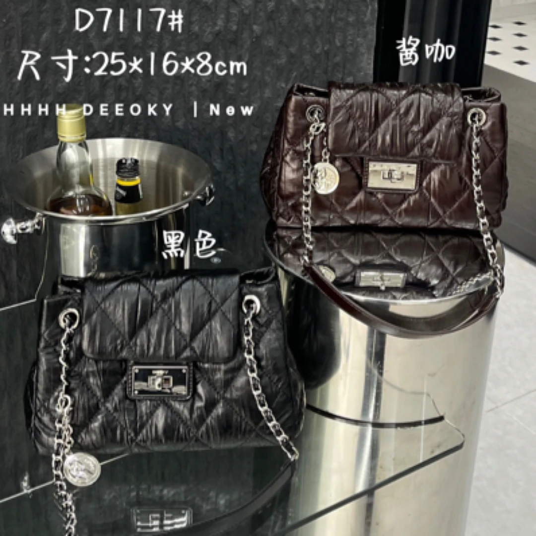 小D家女包2025新款法式泡泡纹小香风菱格链条锁扣翻盖软皮休闲女