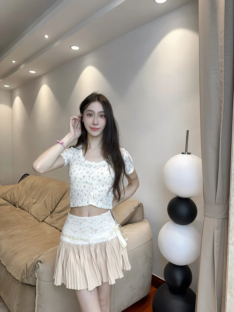 【梵兮】夏季碎花小上衣显瘦气质短款柔软性感上衣