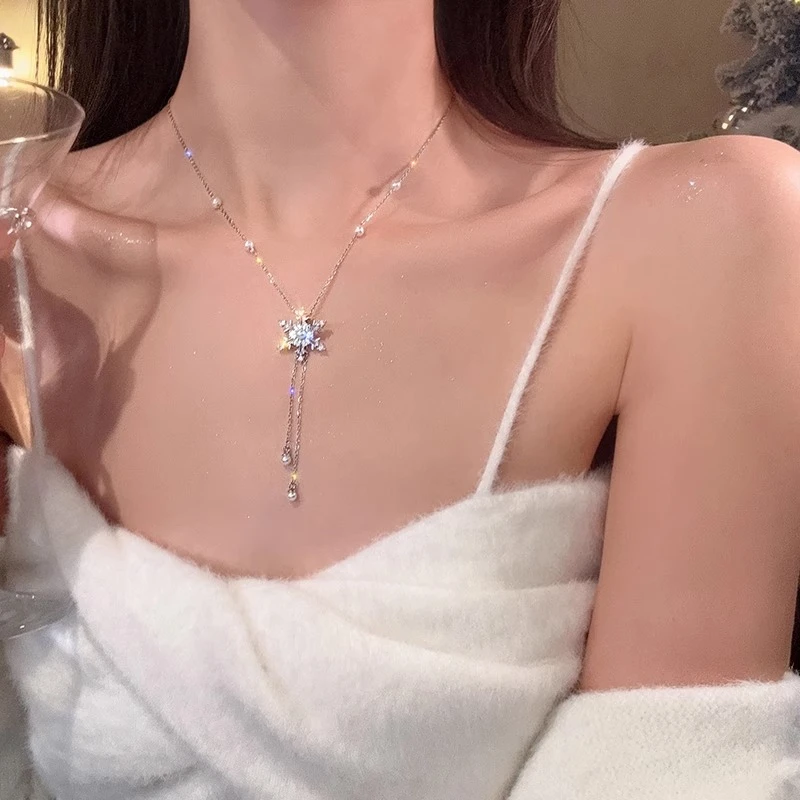 铜合金项链 秋冬旋转雪花流苏珠珠项链女高级感轻奢爆款潮毛衣链