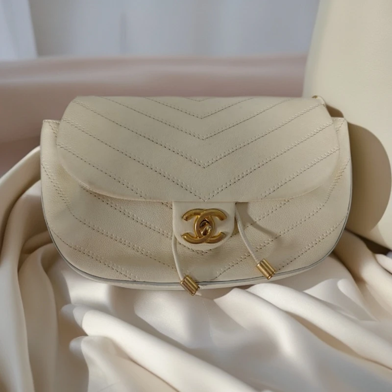 95新 Chanel/香奈儿 牛奢网/25开/白色马鞍单肩包/双11