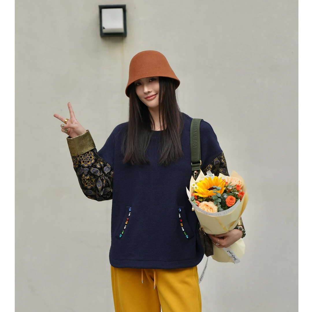 新中式针织拼接雪尼尔提花高级金手工钉钻口袋圆领卫衣