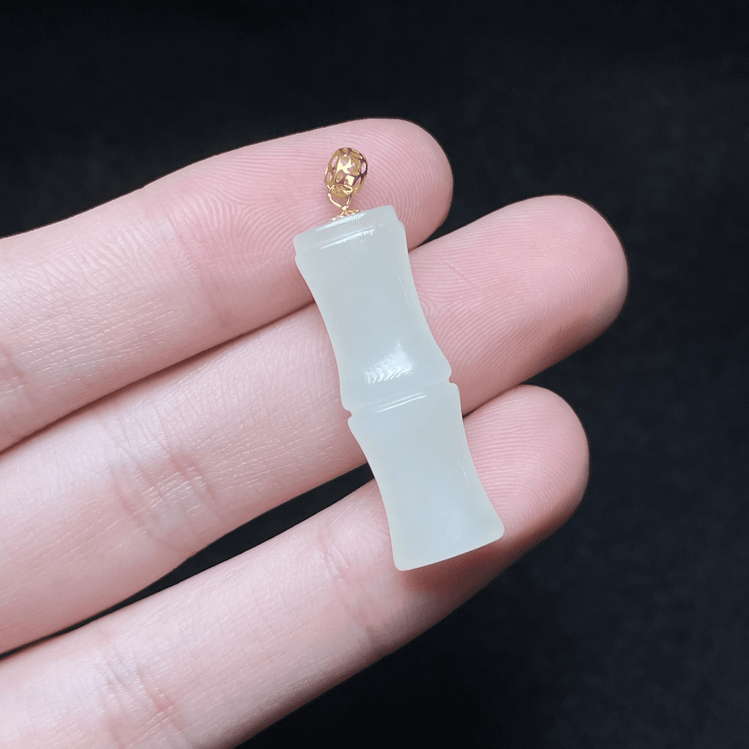 【锋哥珠宝】 30    18k和田玉珠宝吊坠（5*27*9mm+）