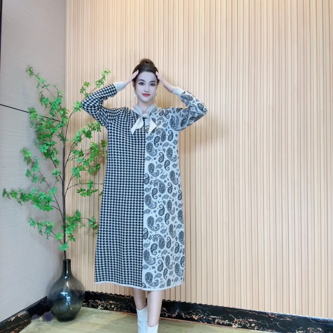 曾有约定服饰016-2024秋冬季时尚气质大方显瘦针织连衣裙