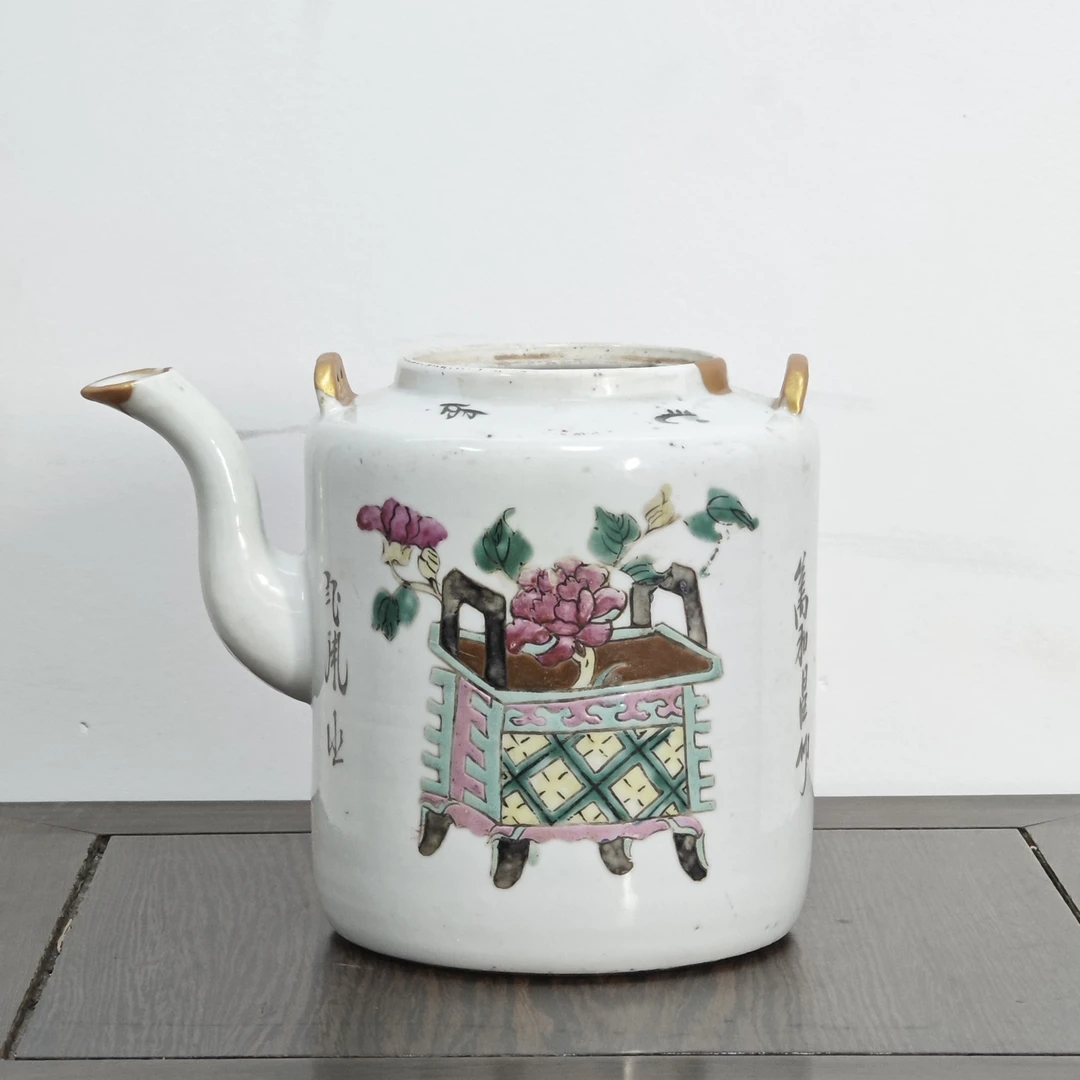 粉彩花卉提梁壶(金缮修复)