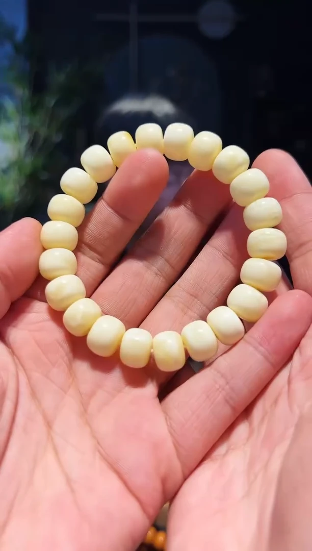 【闪购商品】蜜蜡手串未镶嵌12左右瓷白
