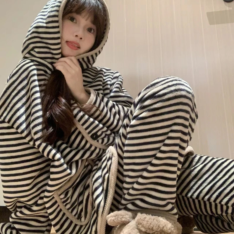 韩系高级感条纹连帽珊瑚绒睡衣女冬季加绒加厚保暖家居服大码套装