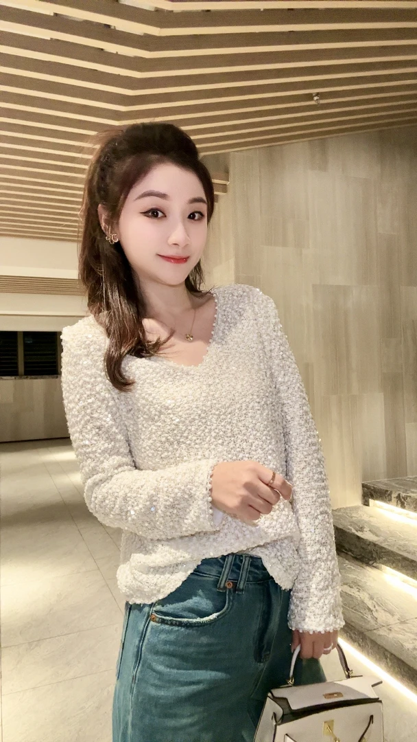 【满天星】 V领珠片气质显瘦百搭上衣