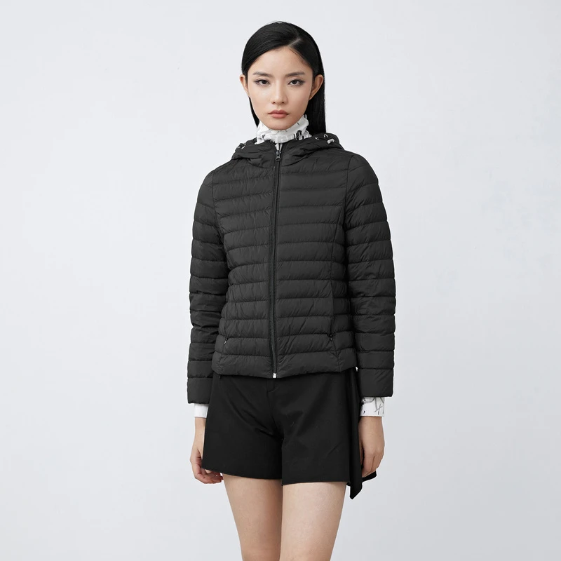 sdeer圣迪奥女装时尚休闲百搭高领连帽轻薄短款羽绒服S21482403